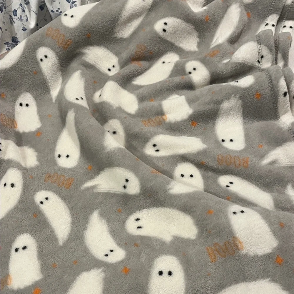 Cozy Ghost Patterned Gray Fleece Throw Blanket